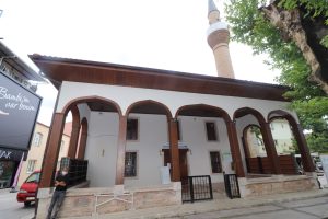 Yenişehir Voyvoda Çınarlı Camii