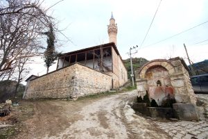 Yenişehir yarhisar ulu camii ve çeşmesi