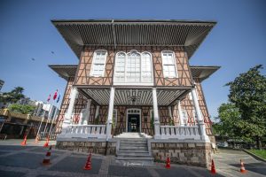 TARIHI BELEDIYE BINASI