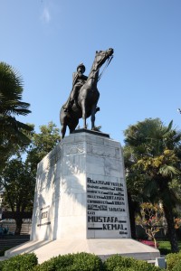 ATATURK ANITI (2)